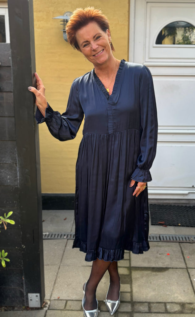 Say INA Copenhagen Kjole - Catja - Navy Blue Satin