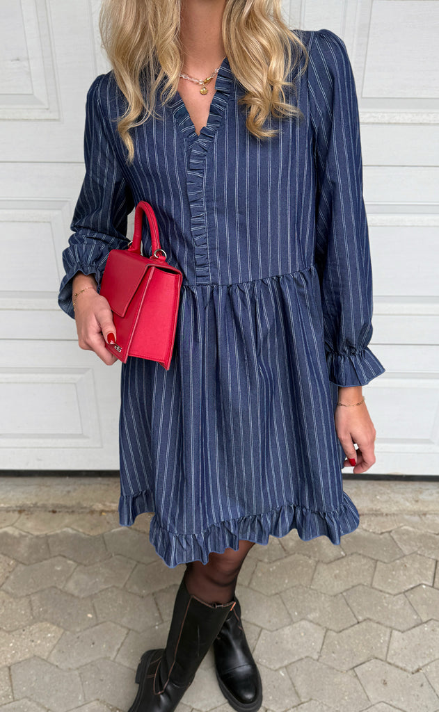 Say INA Copenhagen Kjole - Catja Short - Dark Denim Blue W. Pinstripe