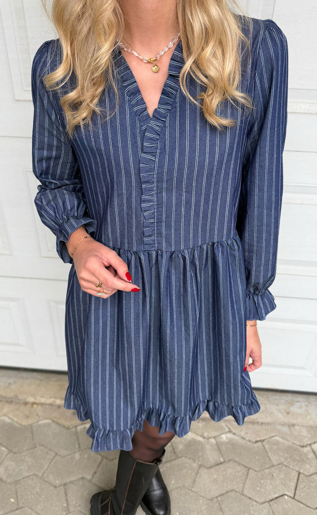 Say INA Copenhagen Kjole - Catja Short - Dark Denim Blue W. Pinstripe