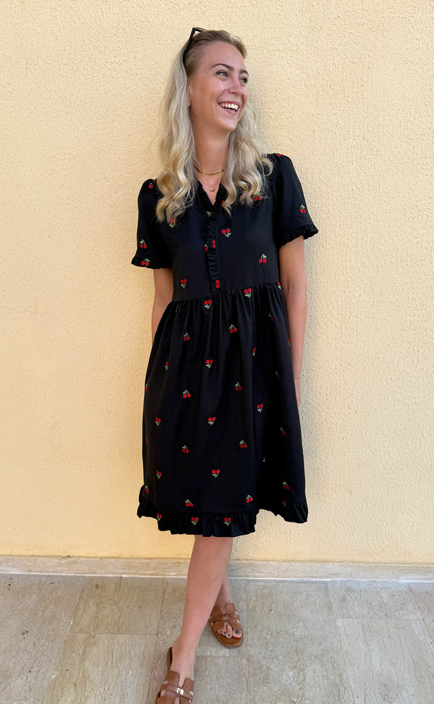 Say INA Copenhagen Kjole - Catja Summer Long - Black W. Cherries