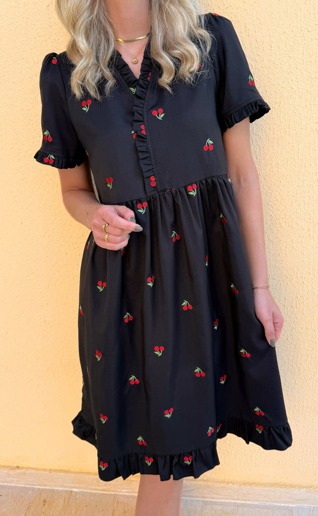 Say INA Copenhagen Kjole - Catja Summer Long - Black W. Cherries
