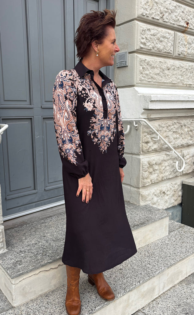 Say INA Copenhagen Kjole - Celeste LS - Black W. Paisley