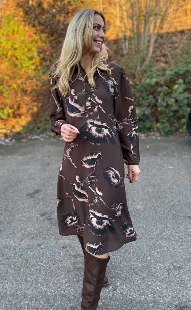 Say INA Copenhagen Kjole - Celeste LS - Dark Brown Flowers