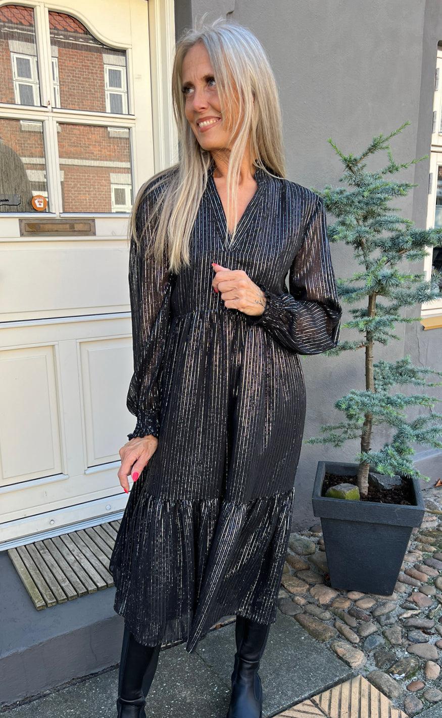 Say INA Copenhagen Kjole - Christel - Black W. Lurex Stripes