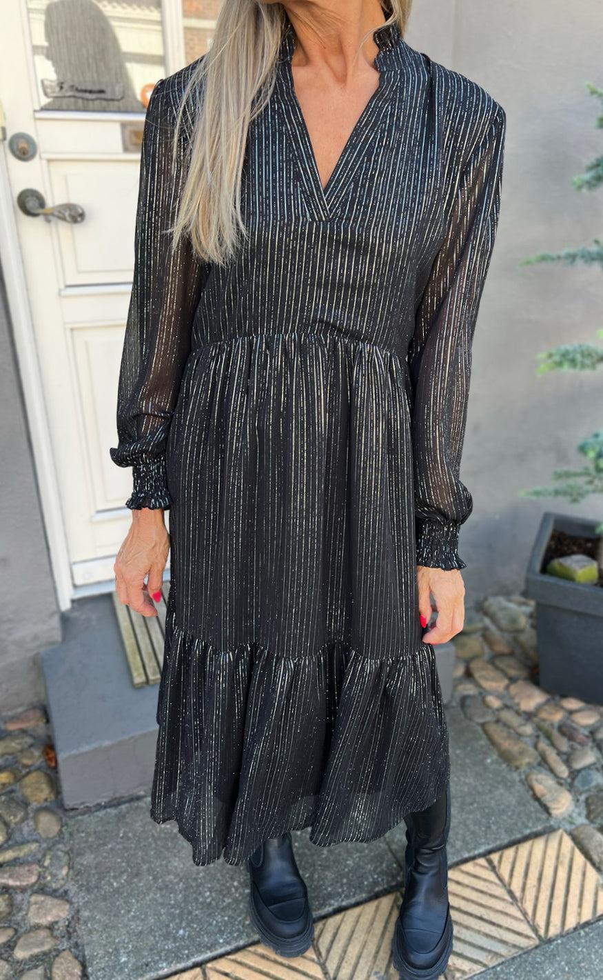 Say INA Copenhagen Kjole - Christel - Black W. Lurex Stripes