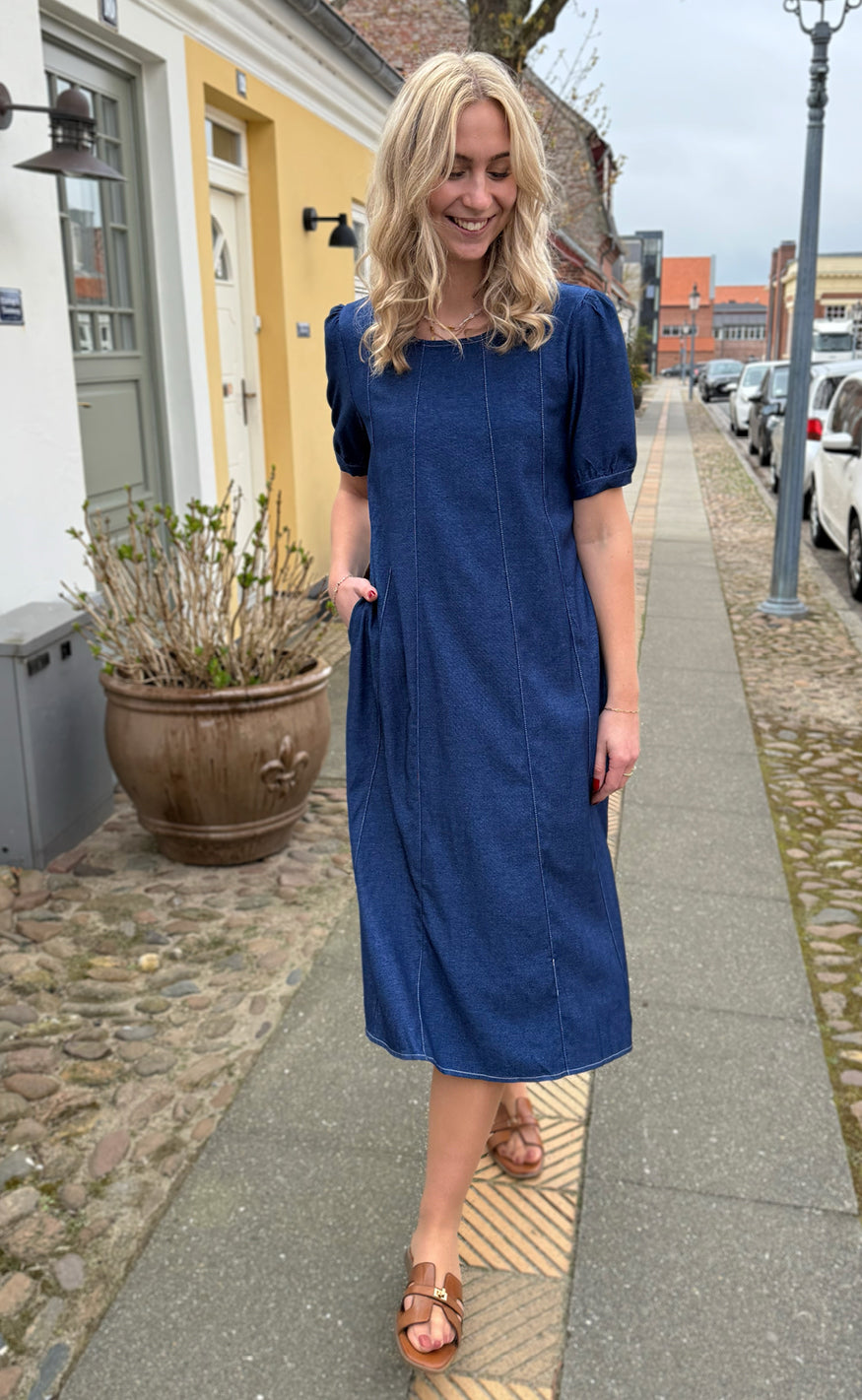 Say INA Copenhagen Kjole - Daniella Denim - Denim Blue W. White Stitches