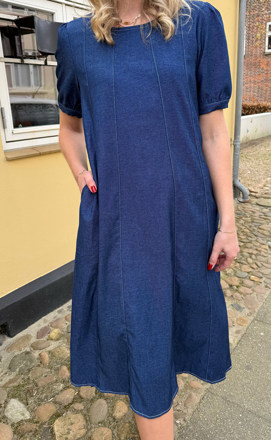 Say INA Copenhagen Kjole - Daniella Denim - Denim Blue W. White Stitches