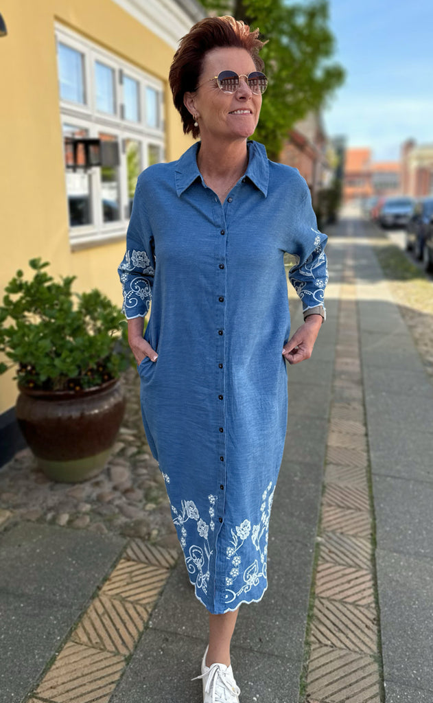 Say INA Copenhagen Kjole - Debbie - Light Blue W. Embroidery