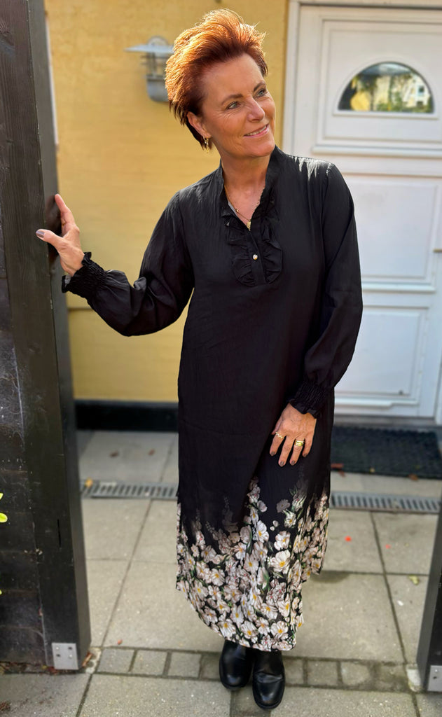Say INA Copenhagen Kjole - Ella - Black W. Flowers