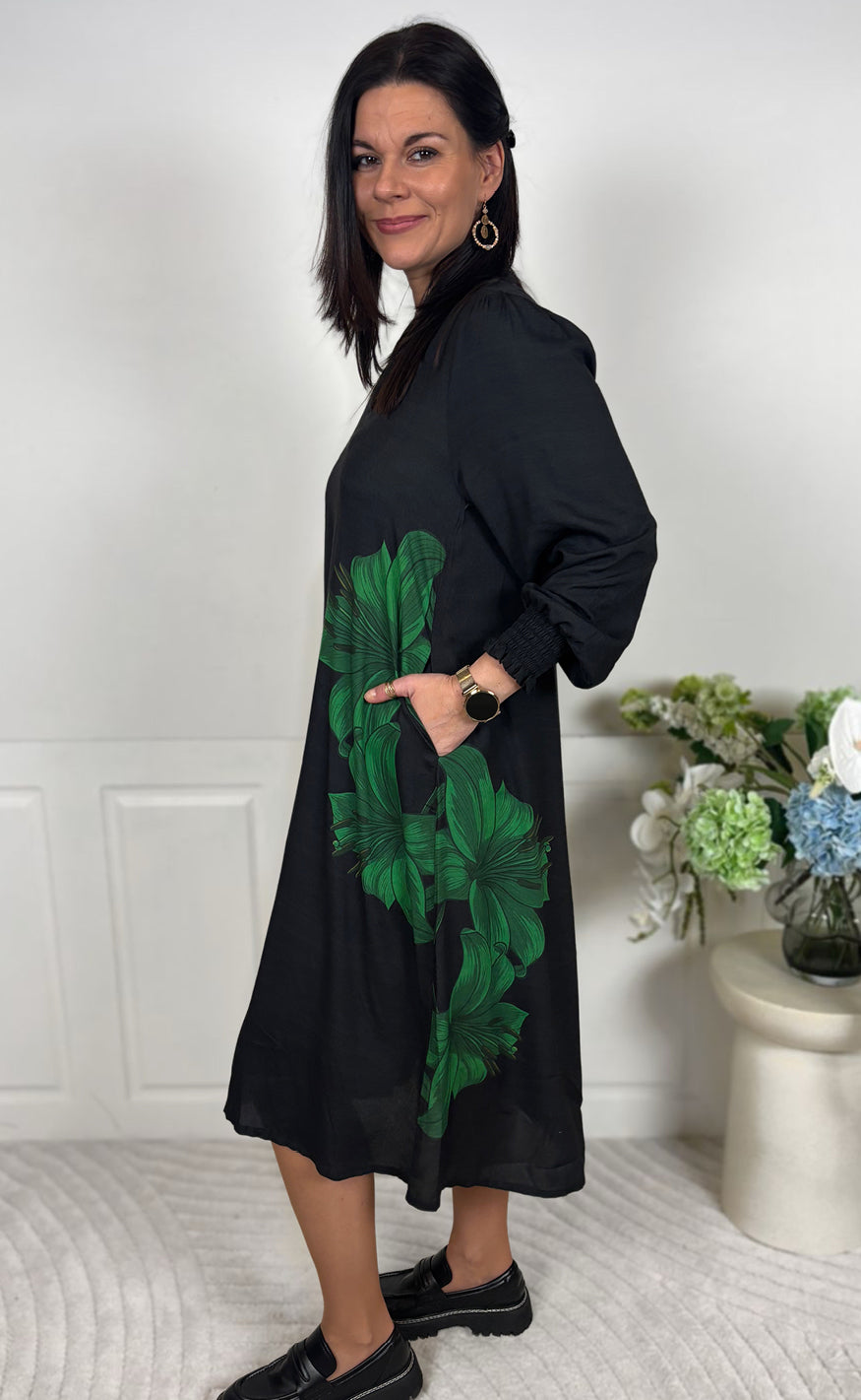 Say INA Copenhagen Kjole - Elva Long - Black W. Green Flowers