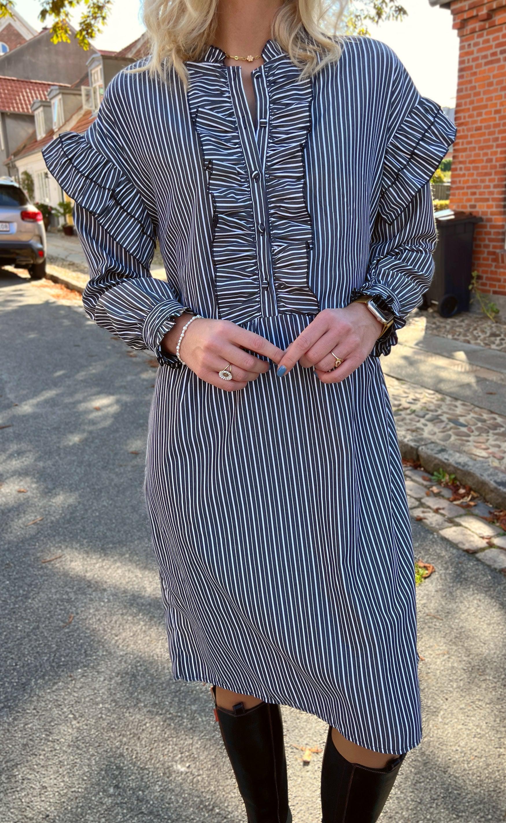 Say INA Copenhagen Kjole - Emilie - Black Striped