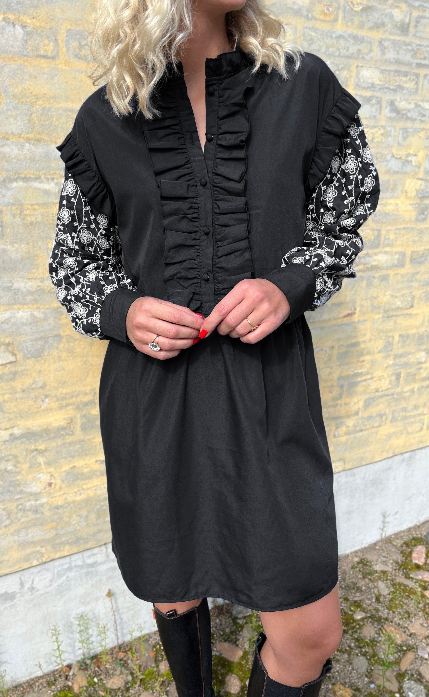 Say INA Copenhagen Kjole - Emily Broderi - Black / White