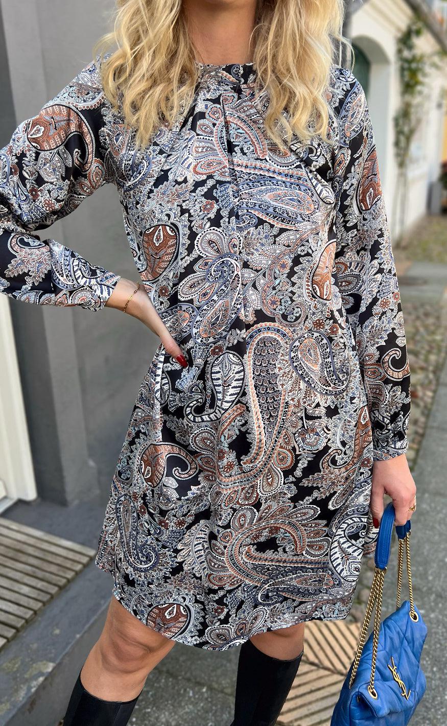 Say INA Copenhagen Kjole - Hazel - Paisley Night