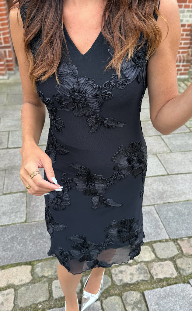 Say INA Copenhagen Kjole - Kalina - Black 3D Flower
