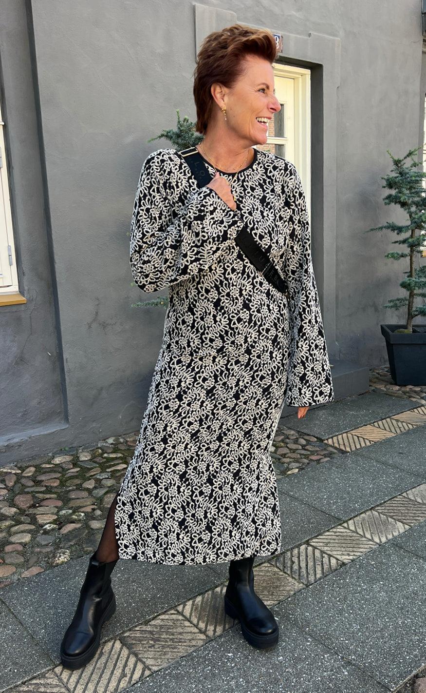 Say INA Copenhagen Kjole - Lanza - Black W. White Paisley