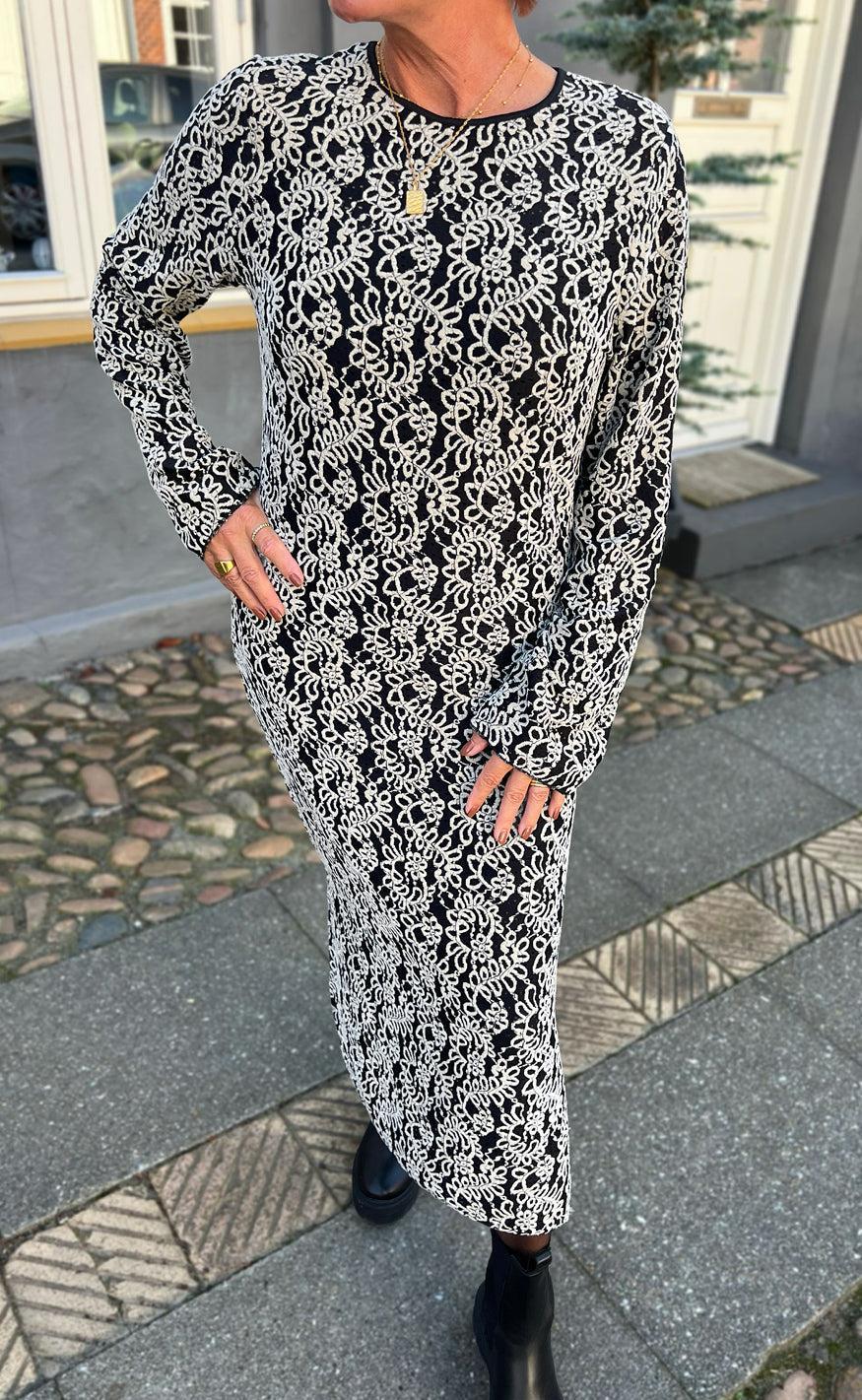 Say INA Copenhagen Kjole - Lanza - Black W. White Paisley