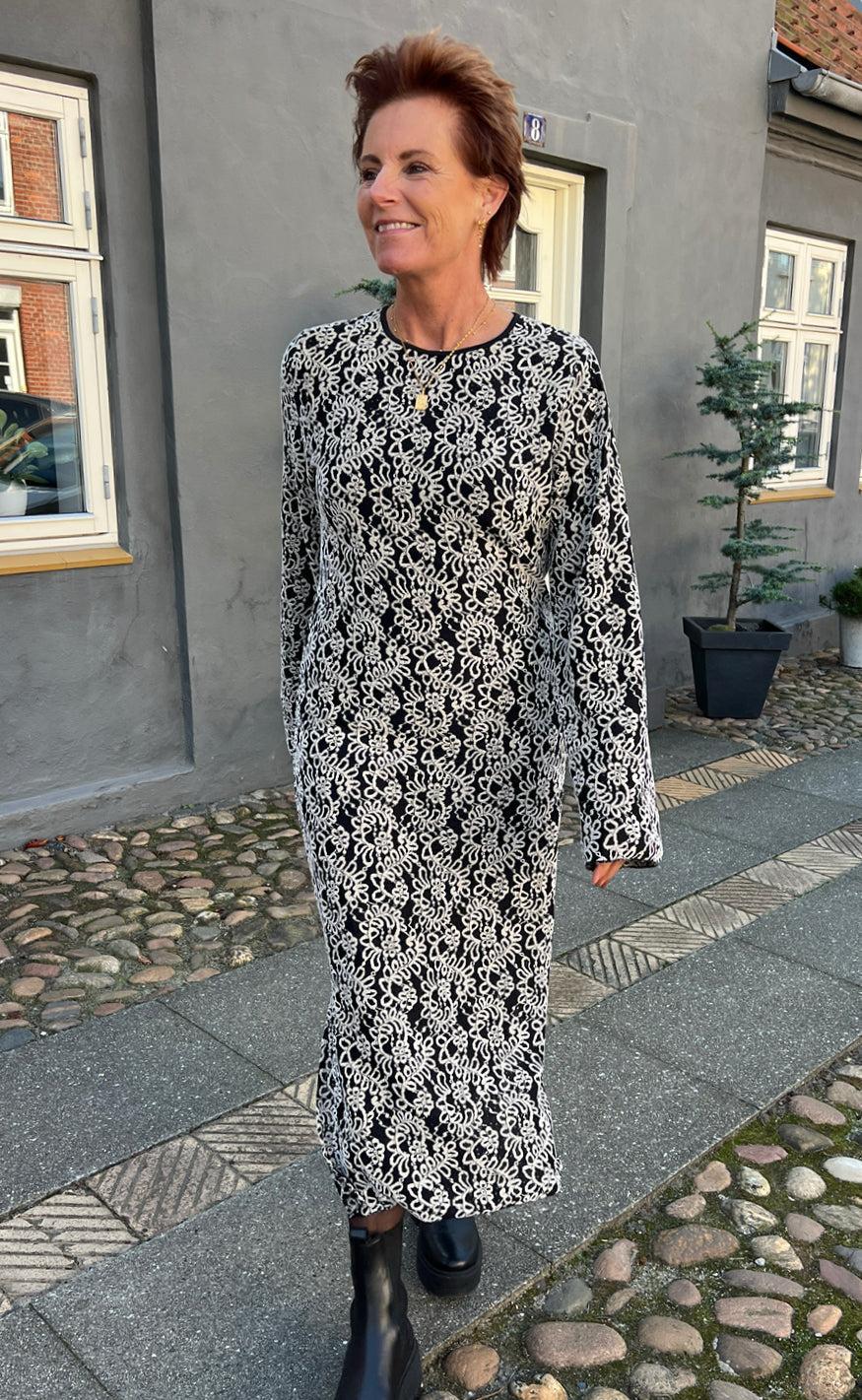 Say INA Copenhagen Kjole - Lanza - Black W. White Paisley