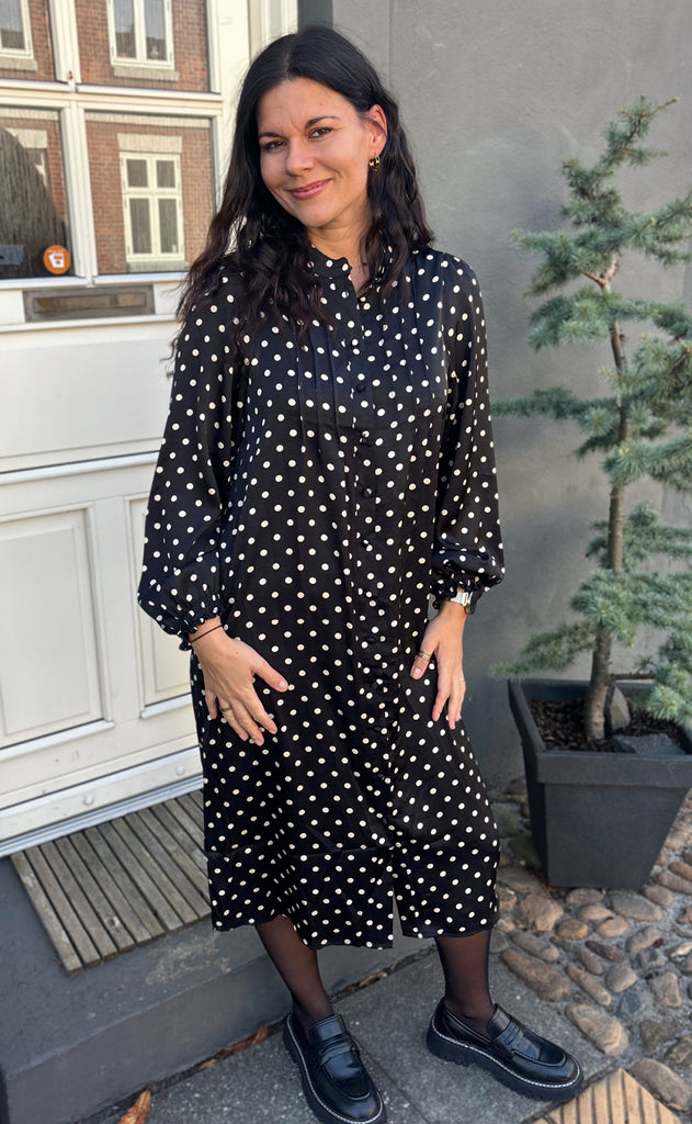 Say INA Copenhagen Kjole - Liara - Black W. White Dots