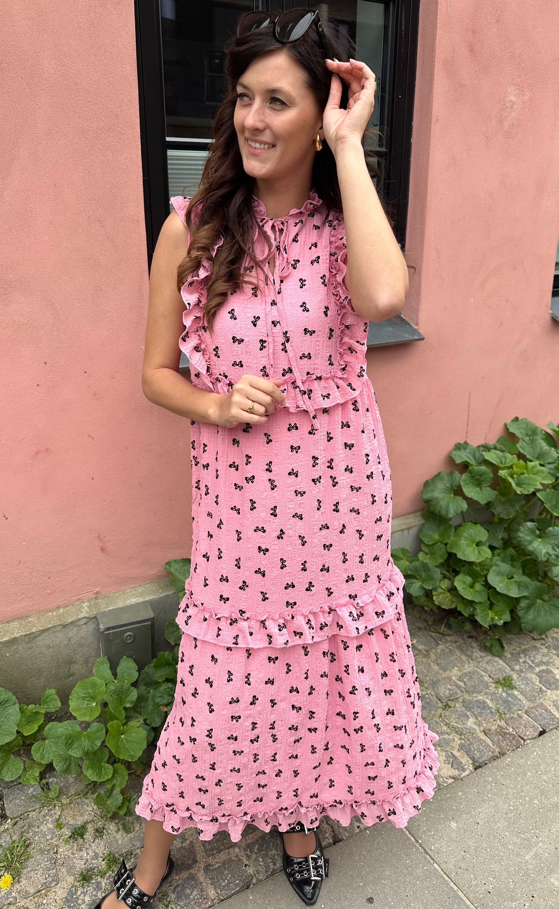 Say INA Copenhagen Kjole - Lilja Bow Dress - Pink w. Black Bows