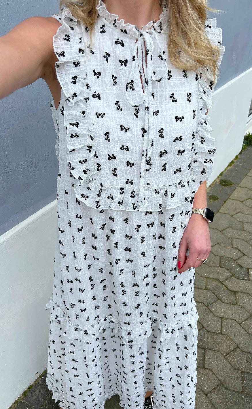 Say INA Copenhagen Kjole - Lilja Bow Dress - White w. Black Bows