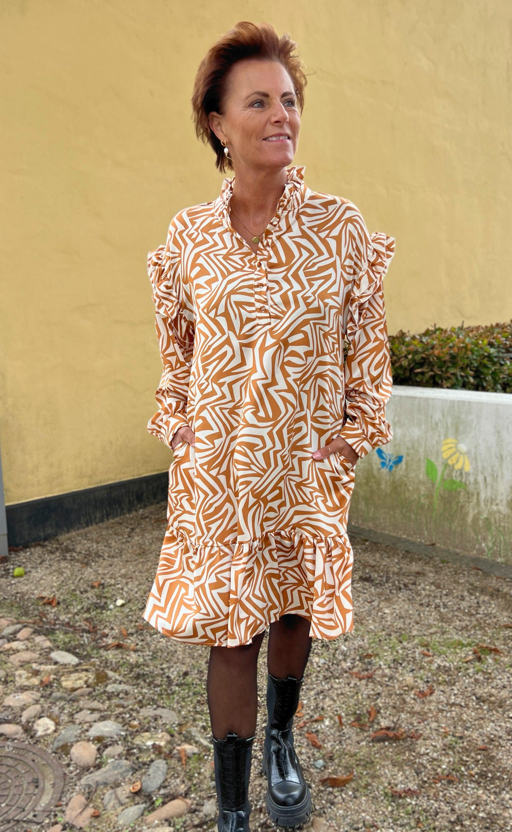 Say INA Copenhagen Kjole - Lisa - Beige/Camel Print