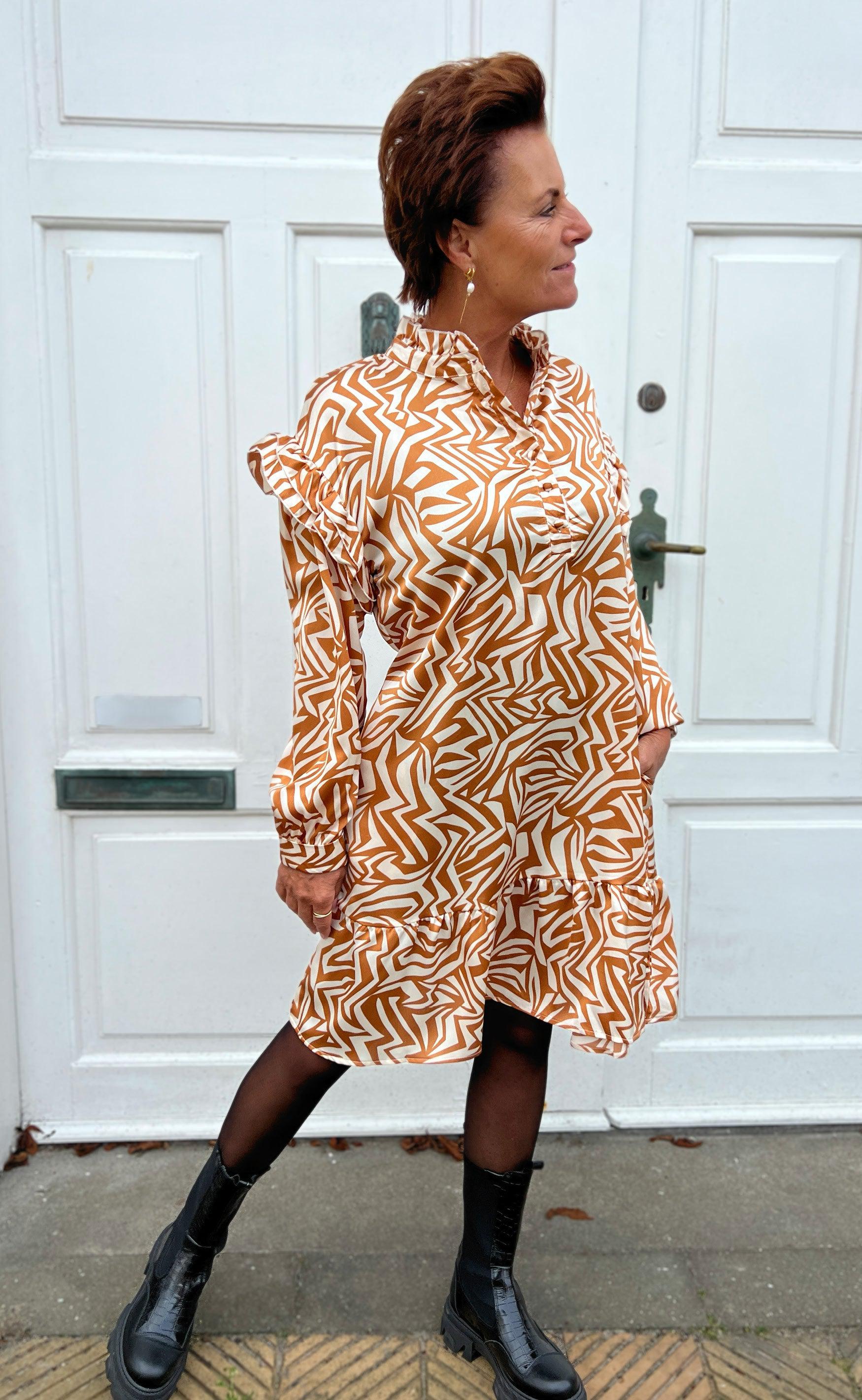 Say INA Copenhagen Kjole - Lisa - Beige/Camel Print