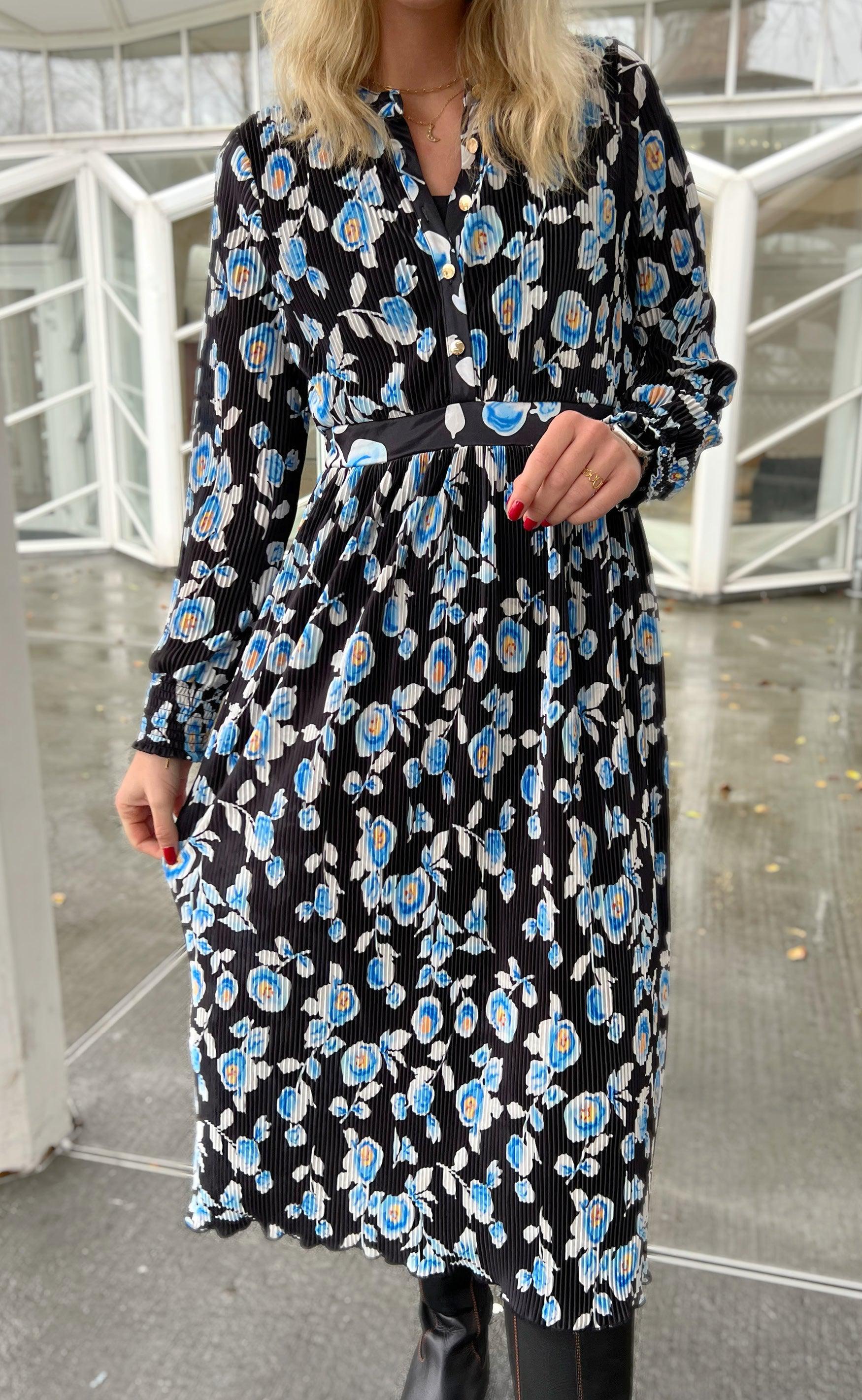 Say INA Copenhagen Kjole - Olivia - Black/Blue Flower