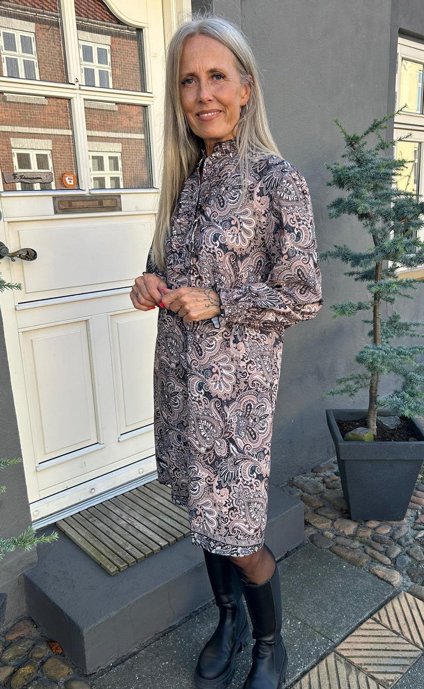 Say INA Copenhagen Kjole - Paulina - Mixed Paisley