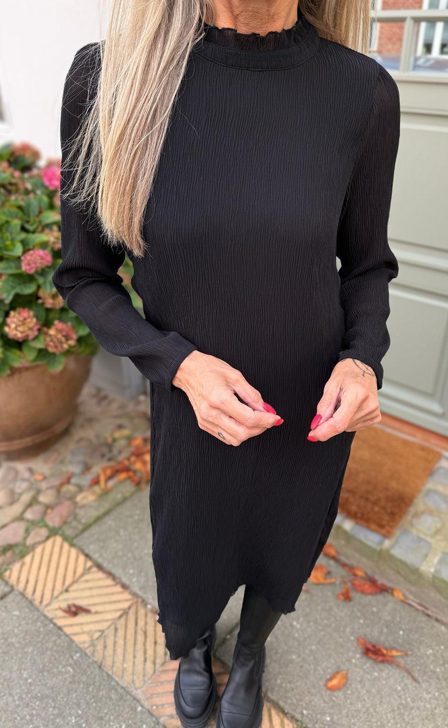 Say INA Copenhagen Kjole - Pernille Plisse - Black