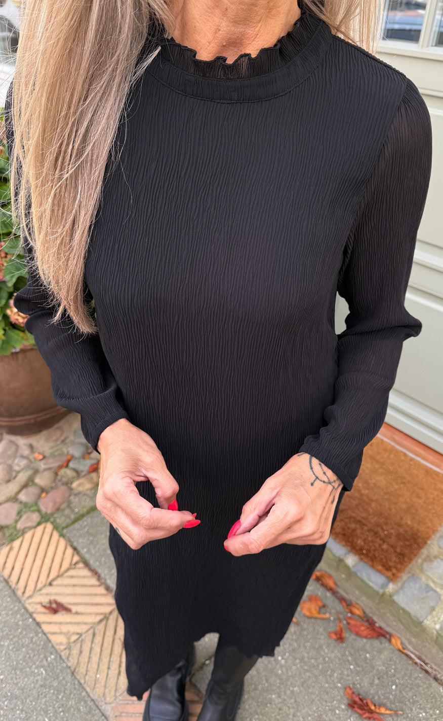 Say INA Copenhagen Kjole - Pernille Plisse - Black
