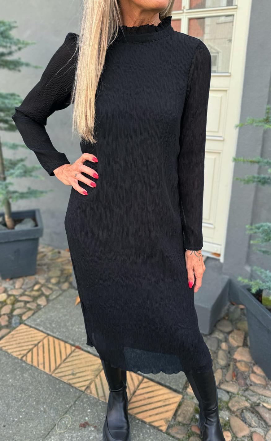 Say INA Copenhagen Kjole - Pernille Plisse - Black