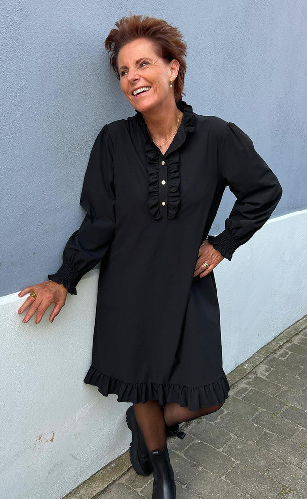 Say INA Copenhagen Kjole - Pia - Black W. Gold Buttons