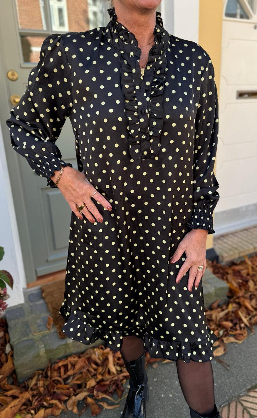 Say INA Copenhagen Kjole - Pia - Black W. Green Dots