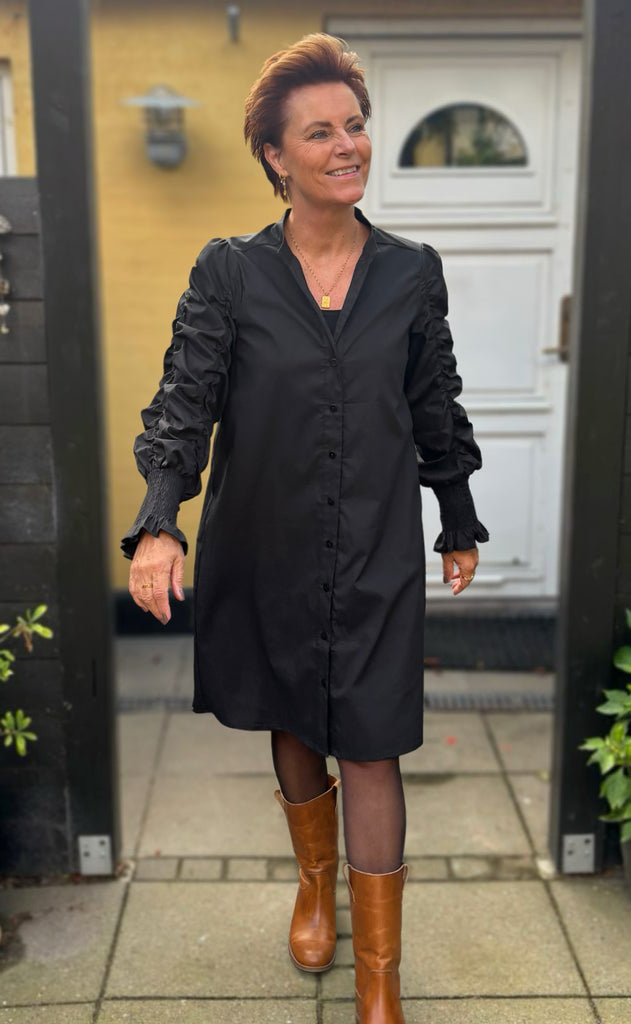 Say INA Copenhagen Kjole - Rina Ruffle - Black