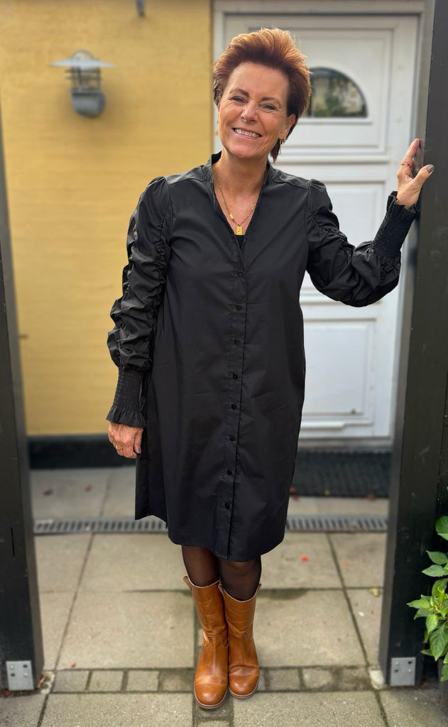 Say INA Copenhagen Kjole - Rina Ruffle - Black