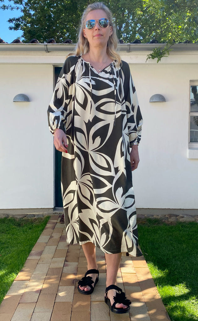 Say INA Copenhagen Kjole - Susanna - Army Green W. Big Flowers