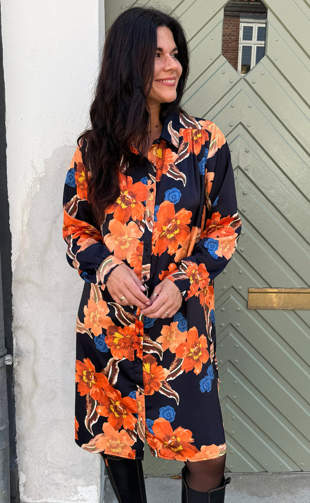 Say INA Copenhagen Kjole - Tanja - Black W. Flowers