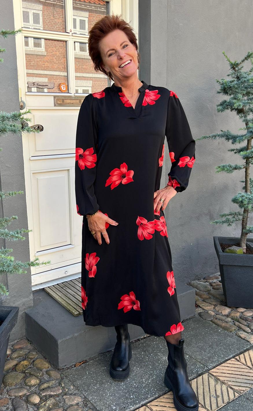 Say INA Copenhagen Kjole - Tia - Black W. Red Flowers