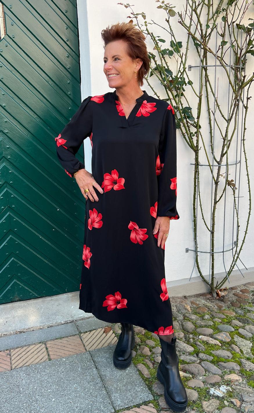 Say INA Copenhagen Kjole - Tia - Black W. Red Flowers