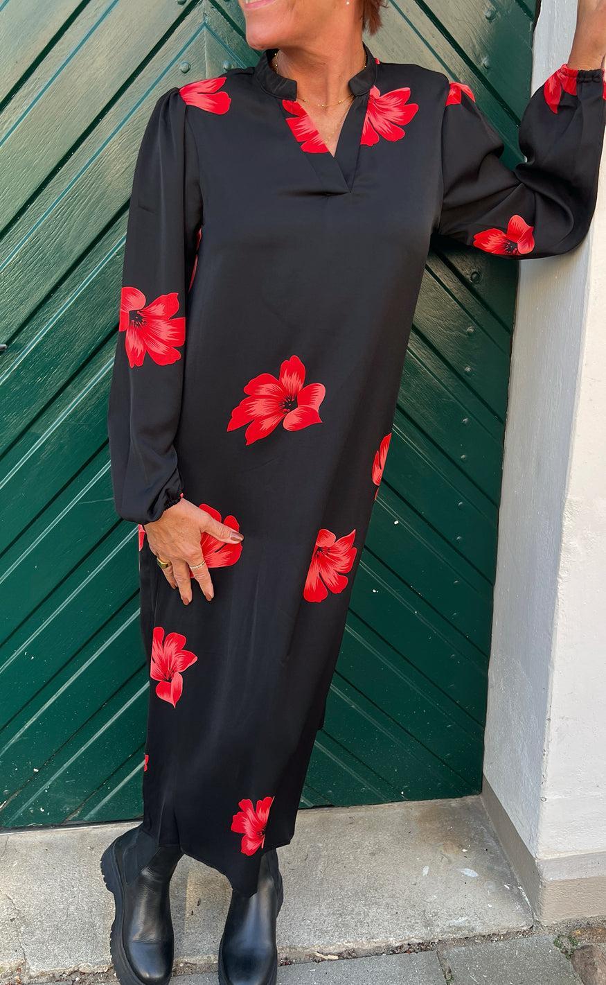 Say INA Copenhagen Kjole - Tia - Black W. Red Flowers