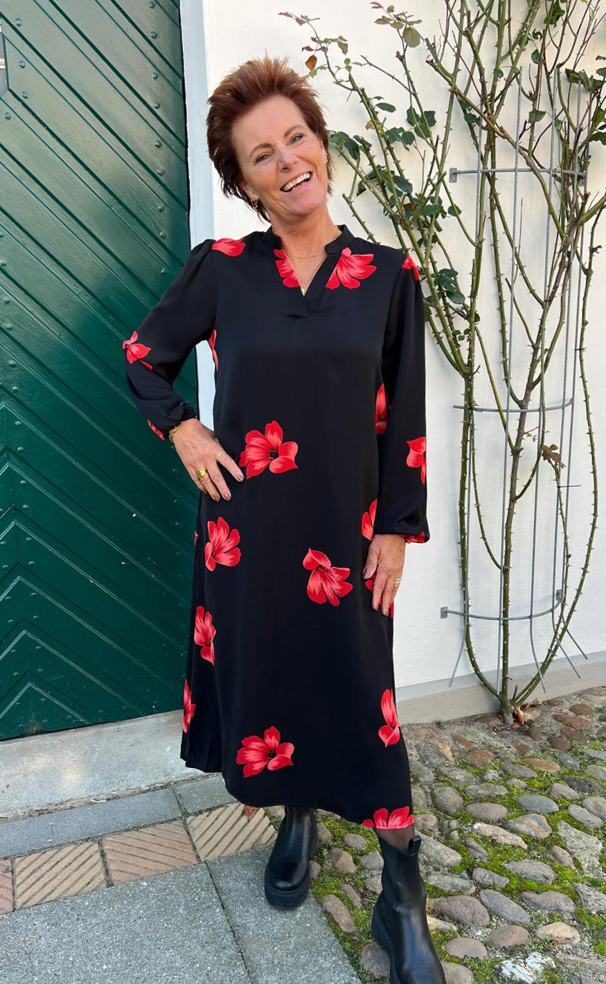 Say INA Copenhagen Kjole - Tia - Black W. Red Flowers