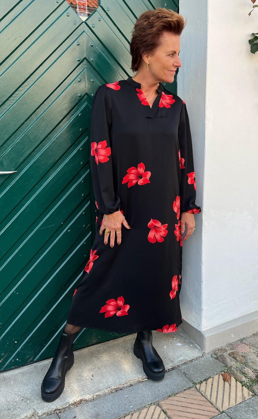 Say INA Copenhagen Kjole - Tia - Black W. Red Flowers