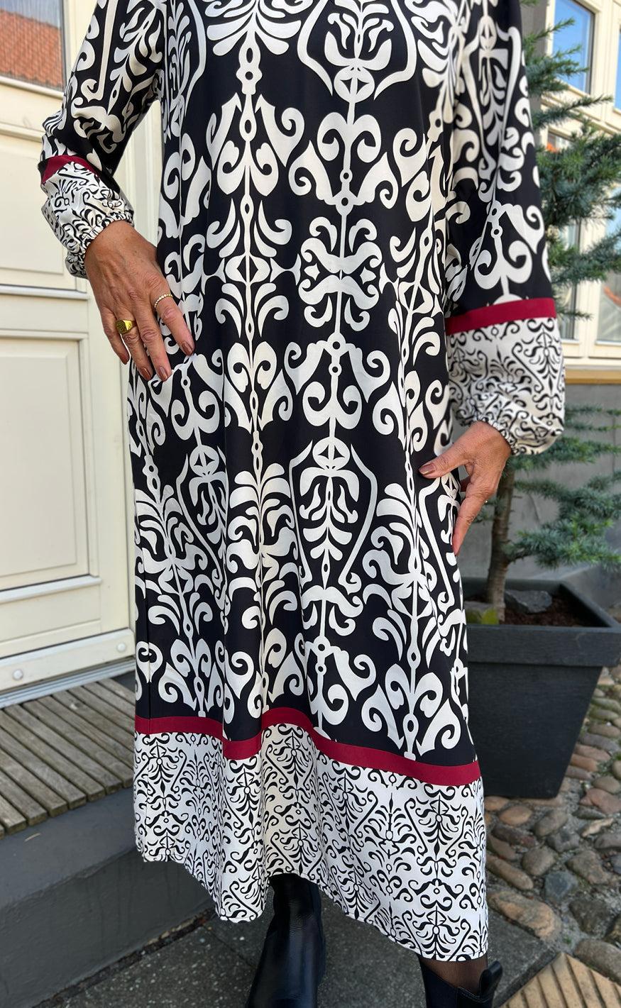 Say INA Copenhagen Kjole - Tia - Black W. White Print