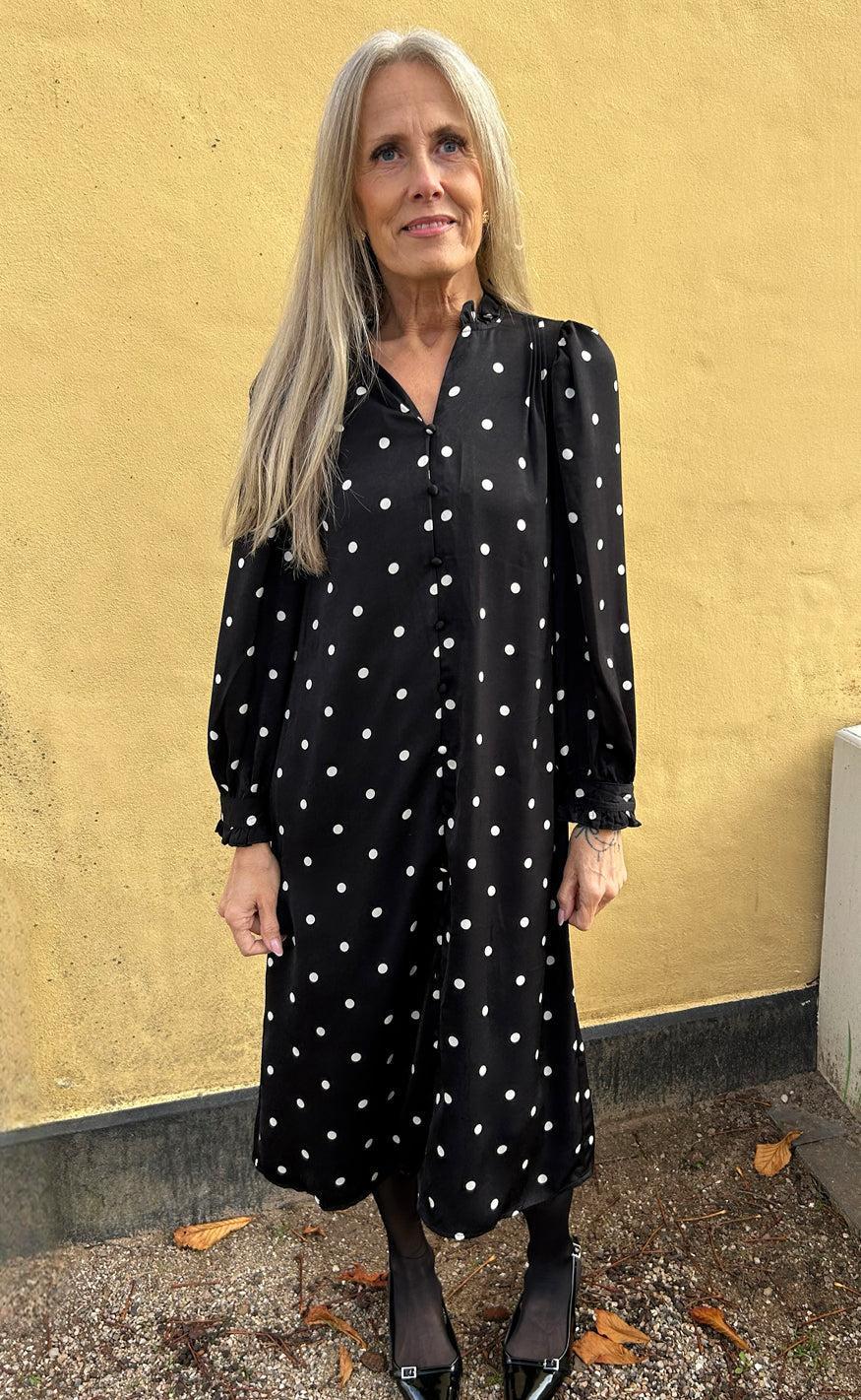 Say INA Copenhagen Kjole - Tiki - Black W. White Dots