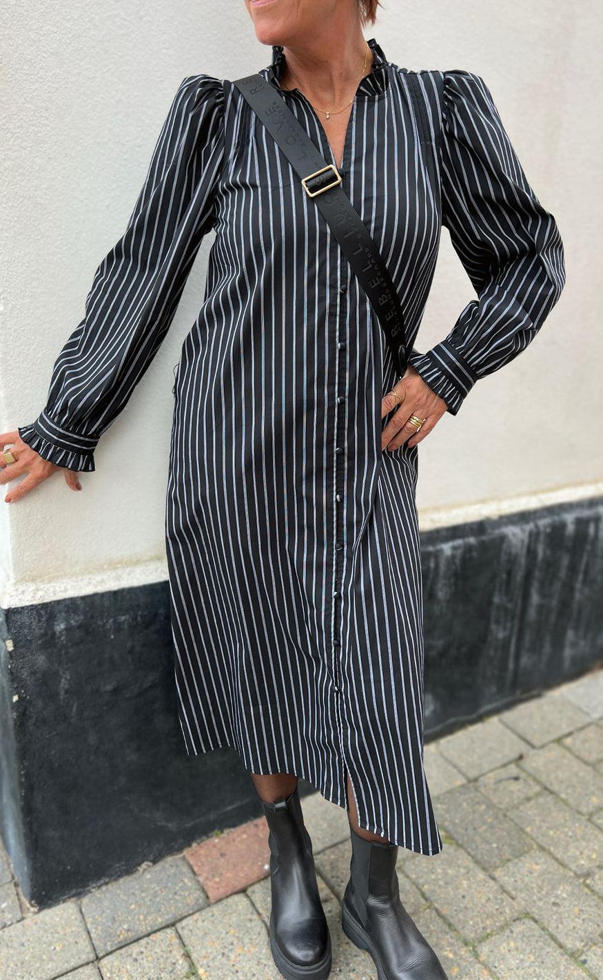 Say INA Copenhagen Kjole - Tiki - Black W. White Stripes