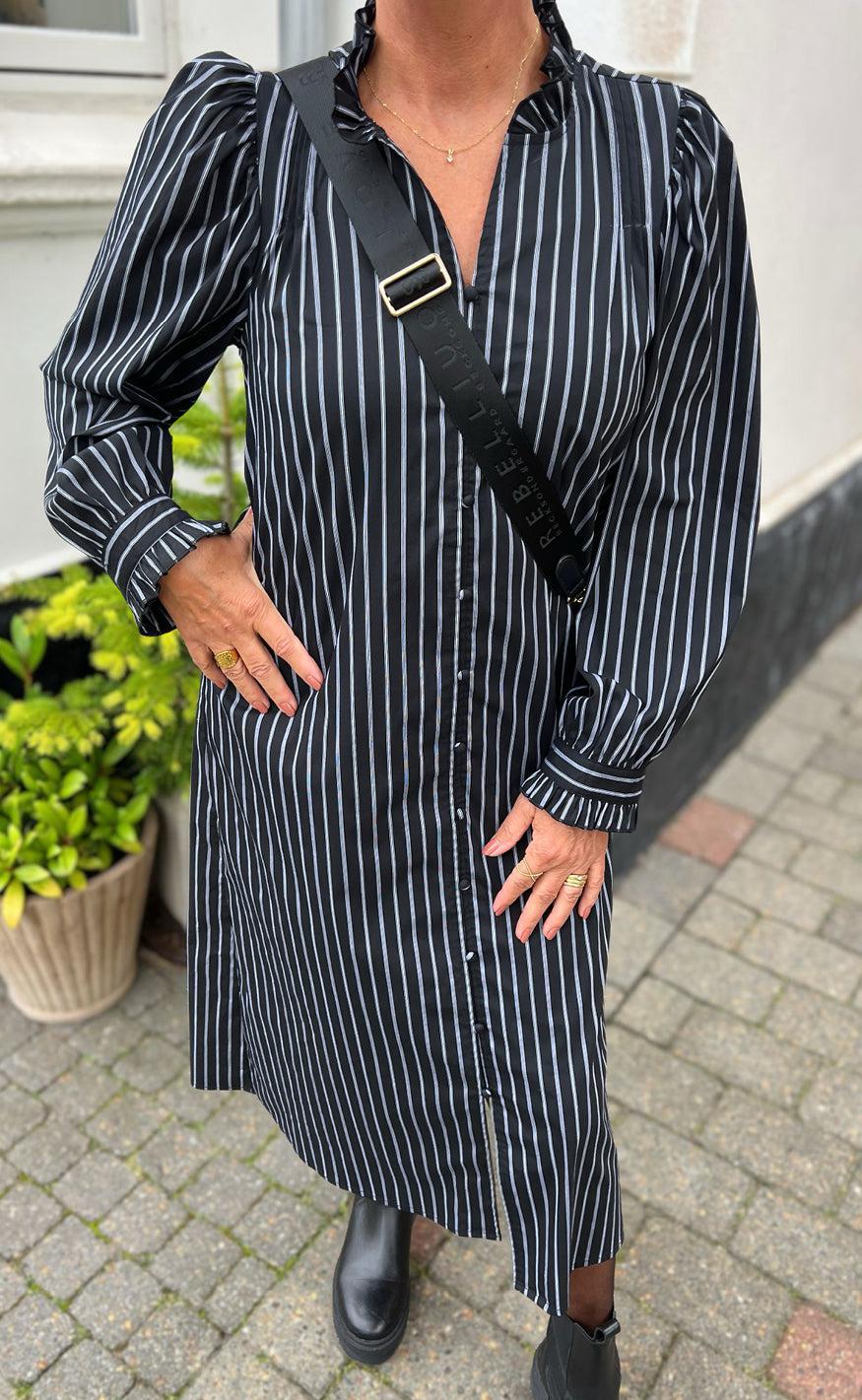 Say INA Copenhagen Kjole - Tiki - Black W. White Stripes