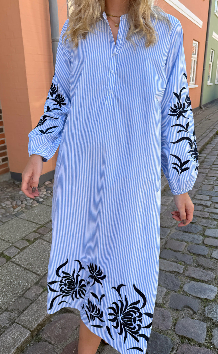 Say INA Copenhagen Kjole - Tilde Long - Blue Striped W. Embroidery