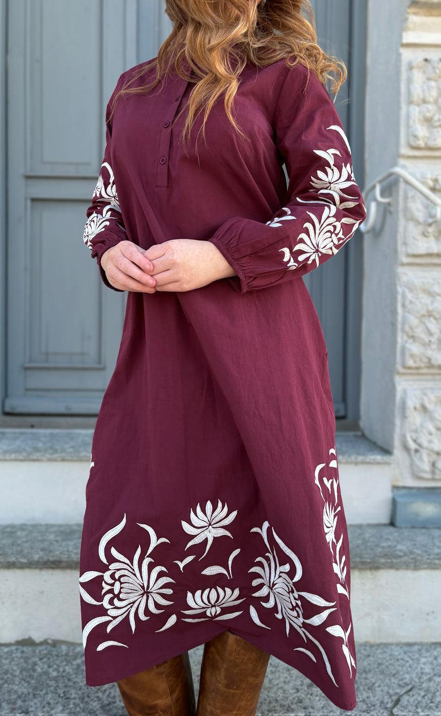 Say INA Copenhagen Kjole - Tilde Long - Burgundy Red W. Embroidery