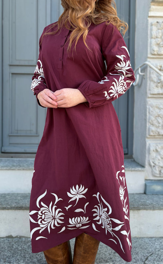 Say INA Copenhagen Kjole - Tilde Long - Burgundy Red W. Embroidery