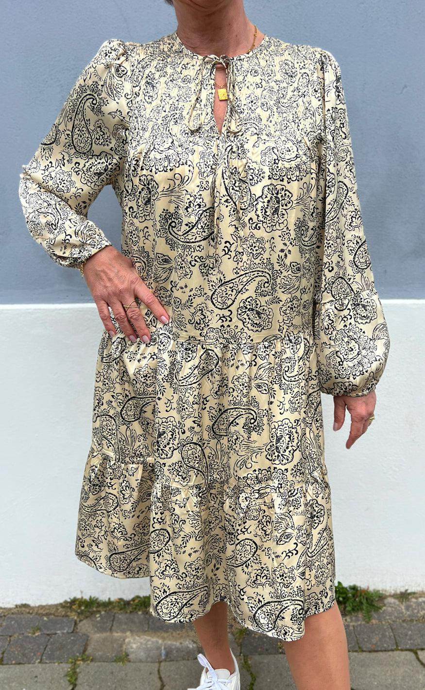 Say INA Copenhagen Kjole - Vanessa - Creme / Black Paisley